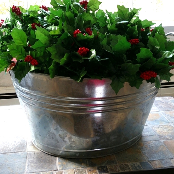 CHRISTMAS "Galvanized Washtub" Portable Bar / Decorative Container NWT - Picture 1 of 10